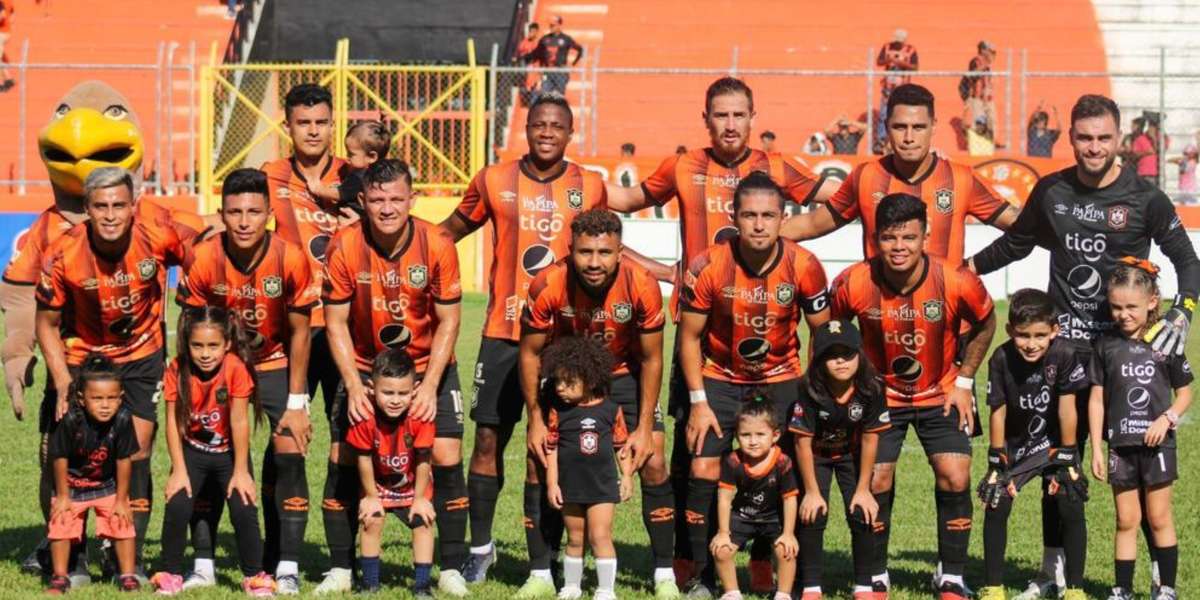 Águila ganó un encuentro muy disputado hasta que Fuerte San Francisco se quedó con un jugador menos, los aguilucho siguen el parte alta