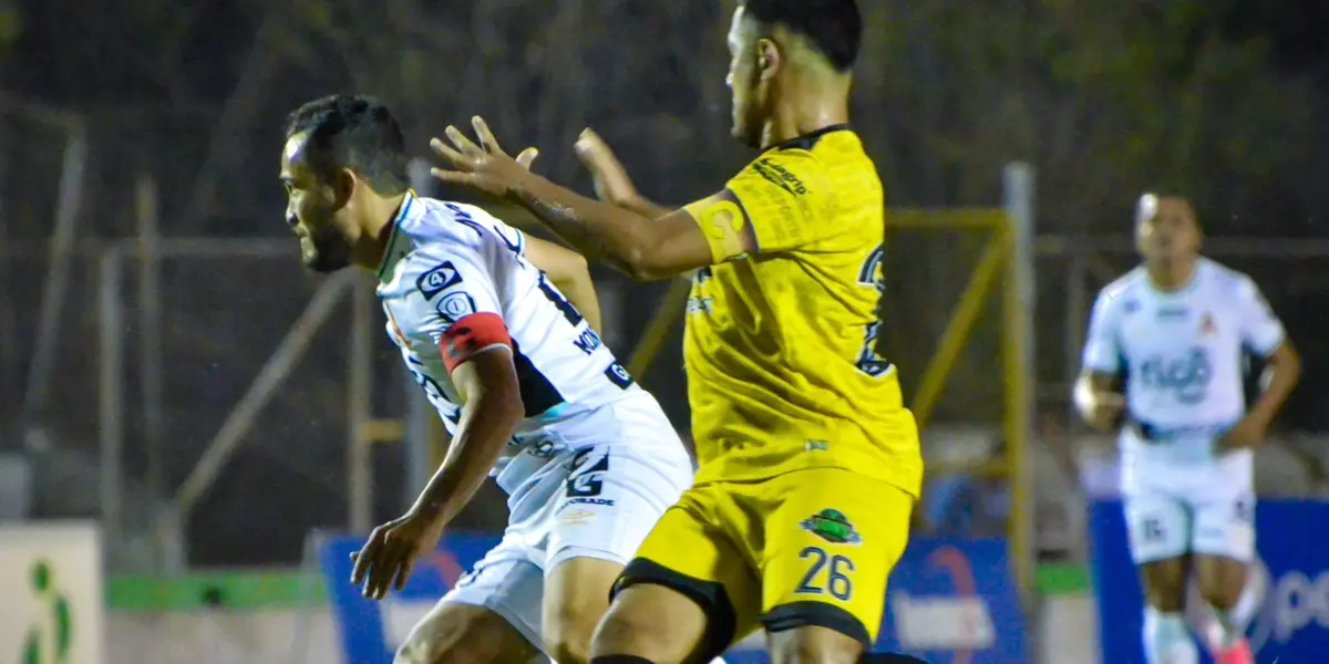 Albos y ahuachapanecos han aplicado una buena defensa que les permite irse al descanso sin mayores contratiempos en el partido