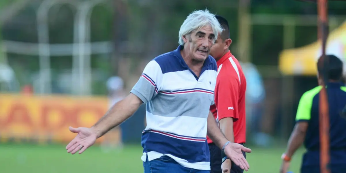 El técnico argentino ha tenido un buen paso por el fútbol salvadoreño, donde ha logrado ganar el título de técnico campeón nacional