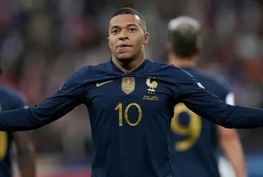 Los dirigidos por Deschamps jugaron un partido serio, pese a ya estar clasificados a la fase final de la Eurocopa, Mbappé anotó hat-trick