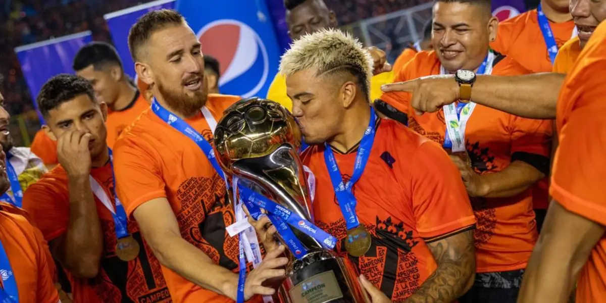 Los equipos que reconocieron y felicitaron al Club Deportivo Águila por su campeonato en el Apertura 2023