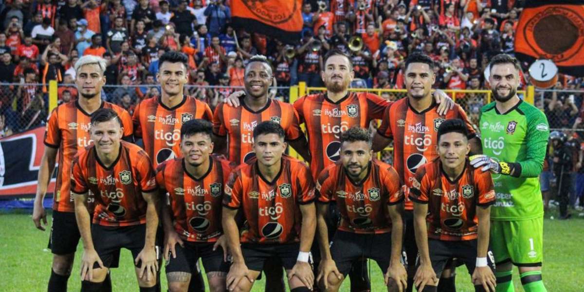 Los santarroseños le dieron la sorpresa al todavía líder del campeonato, que no encontró el fútbol que venía desarrollando en el campeonato